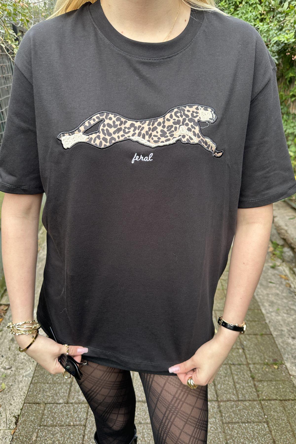 BİSİKLET YAKA NAKIŞ DETAY TSHIRT