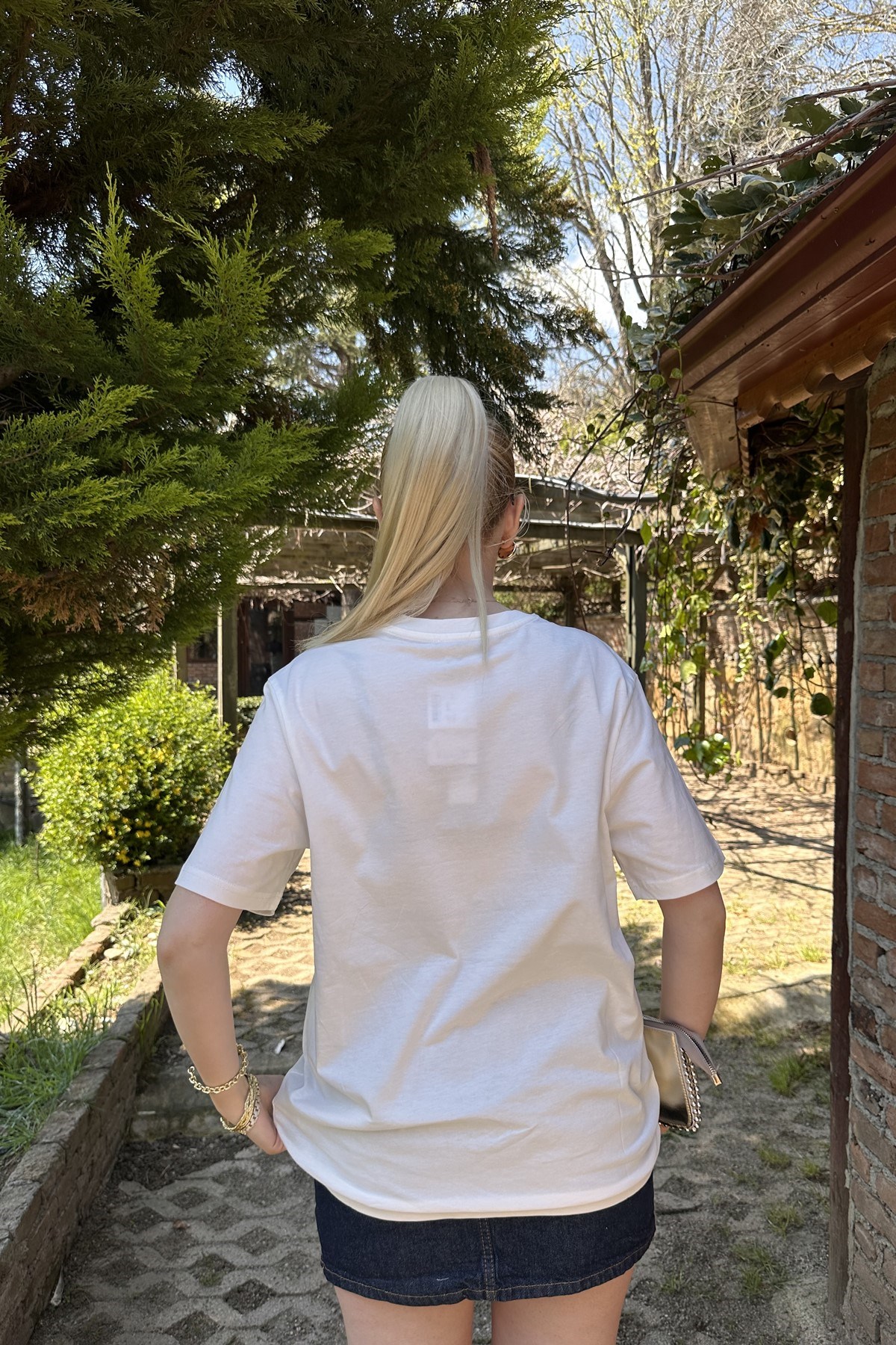 BİSİKLET YAKA NAKIŞ DETAYLI TSHIRT