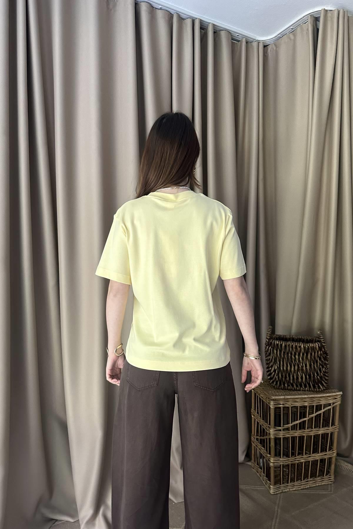 BİSİKLET YAKA NAKIŞ DETAYLI TSHIRT