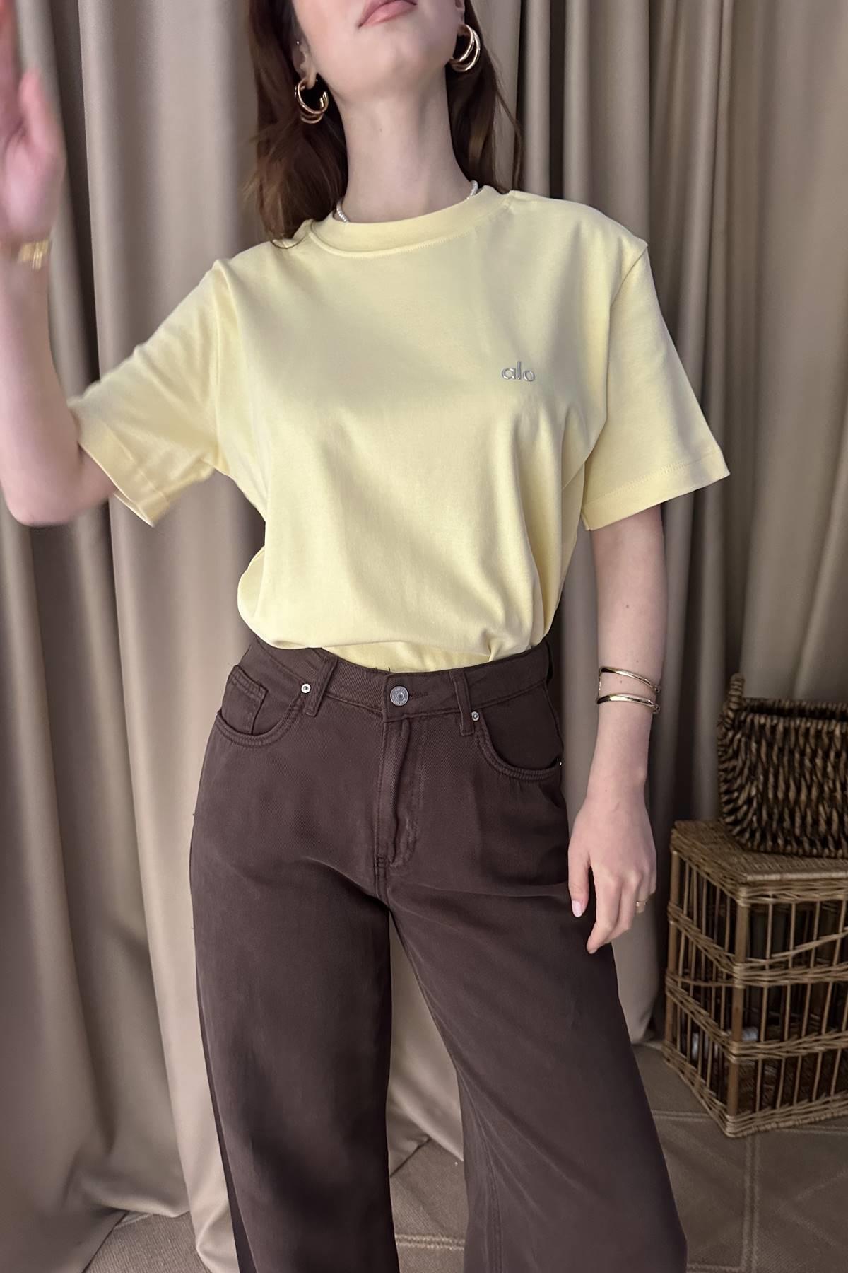 BİSİKLET YAKA NAKIŞ DETAYLI TSHIRT