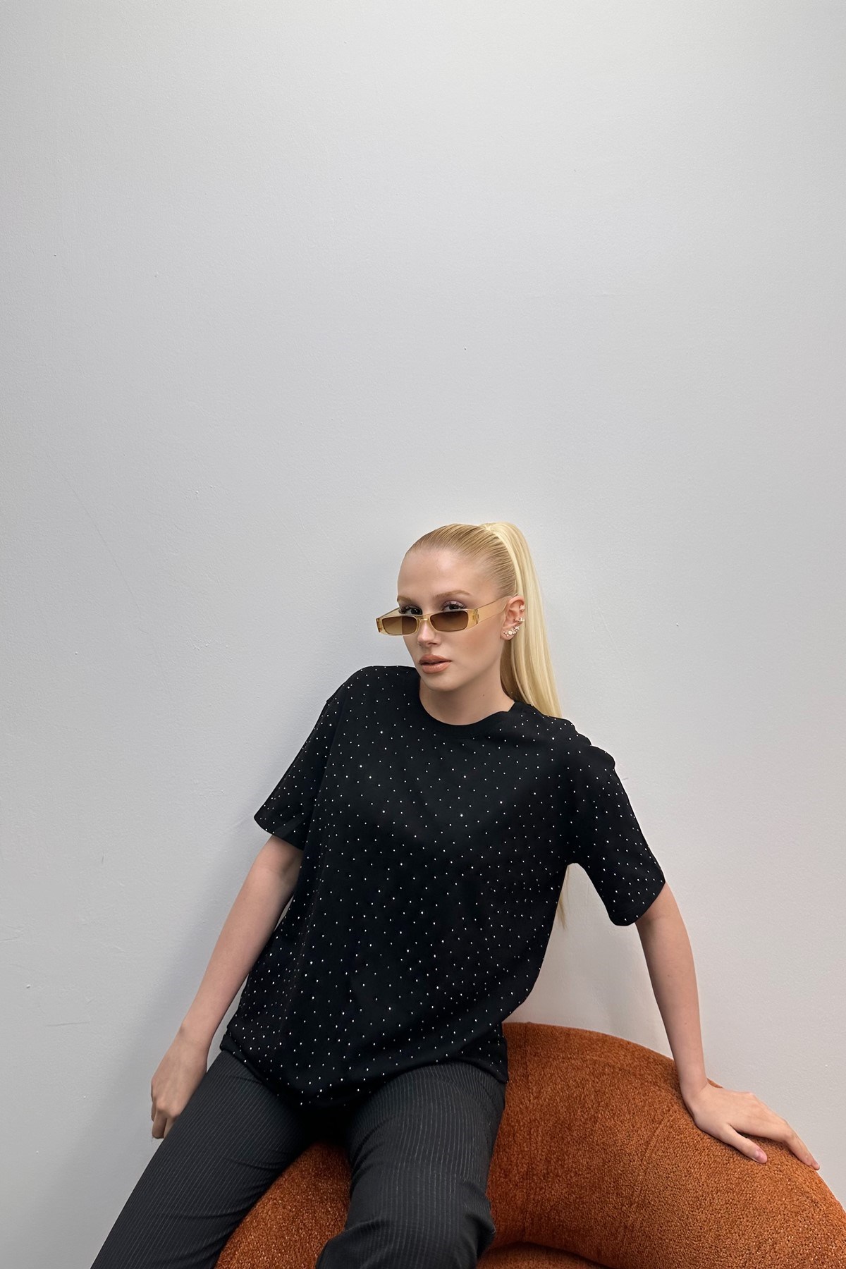 BİSİKLET YAKA TAŞ DETAY TSHIRT