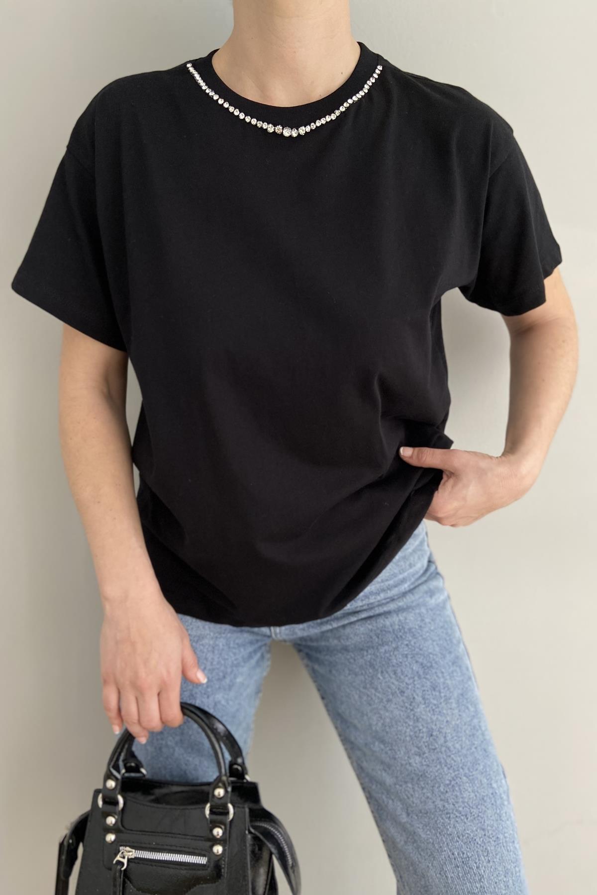BİSİKLET YAKA TAŞ DETAY TSHIRT