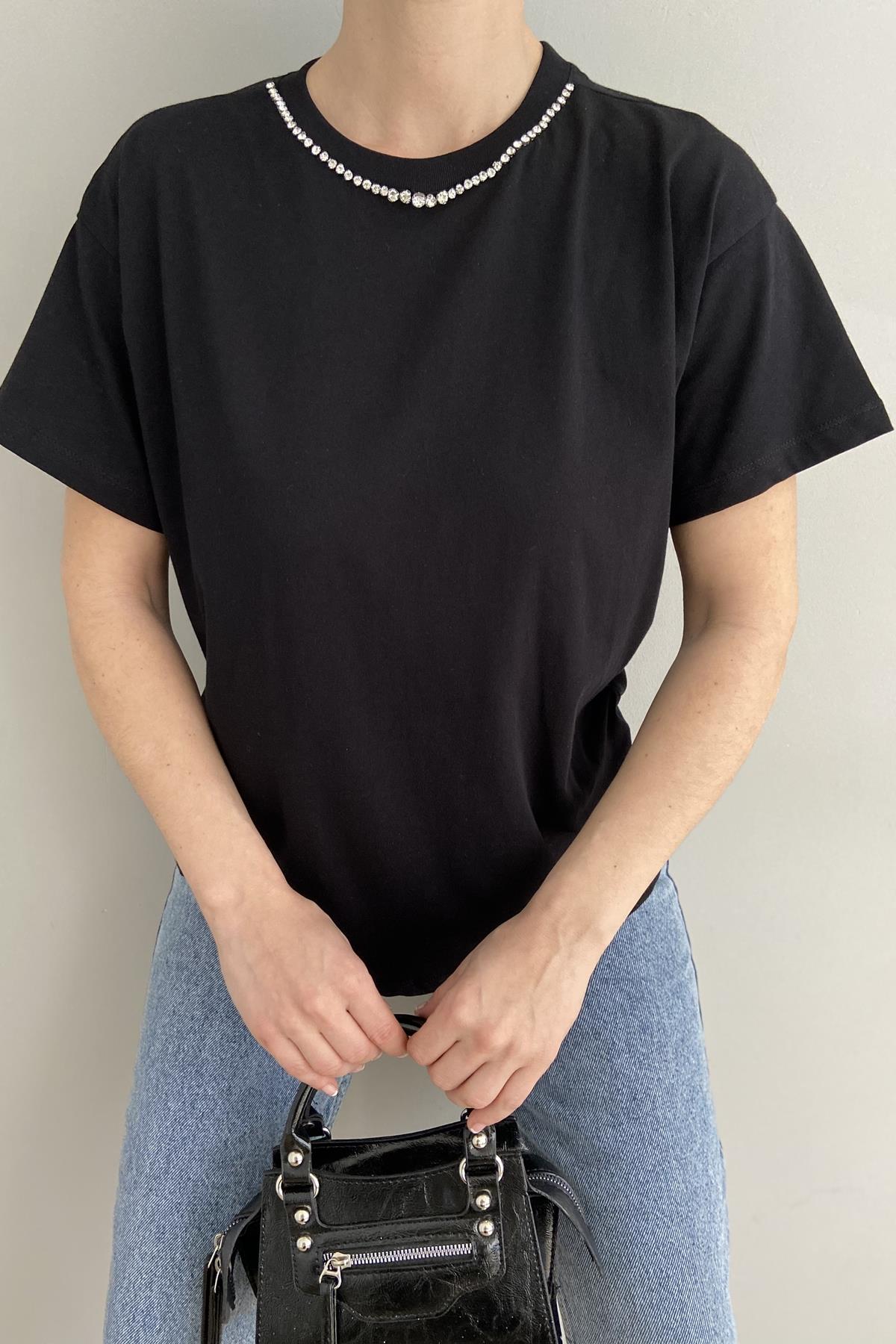 BİSİKLET YAKA TAŞ DETAY TSHIRT