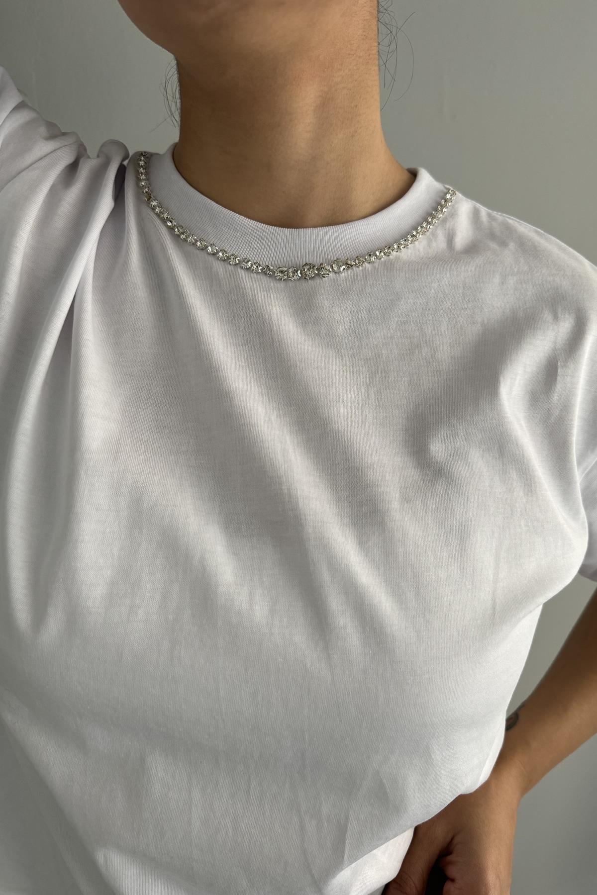 BİSİKLET YAKA TAŞ DETAY TSHIRT