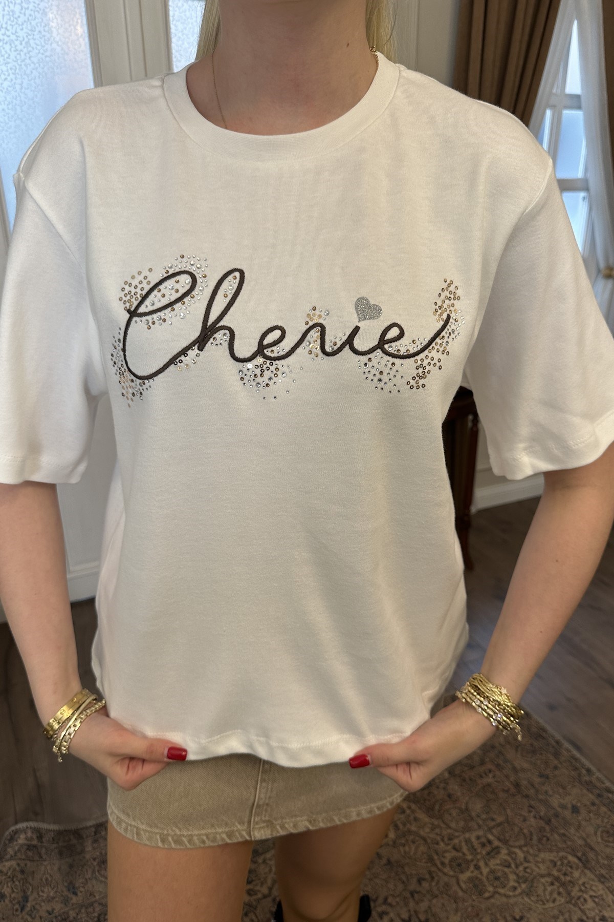 BİSKİKLET YAKA TAŞ VE NAKIŞ DETAYLI TSHIRT