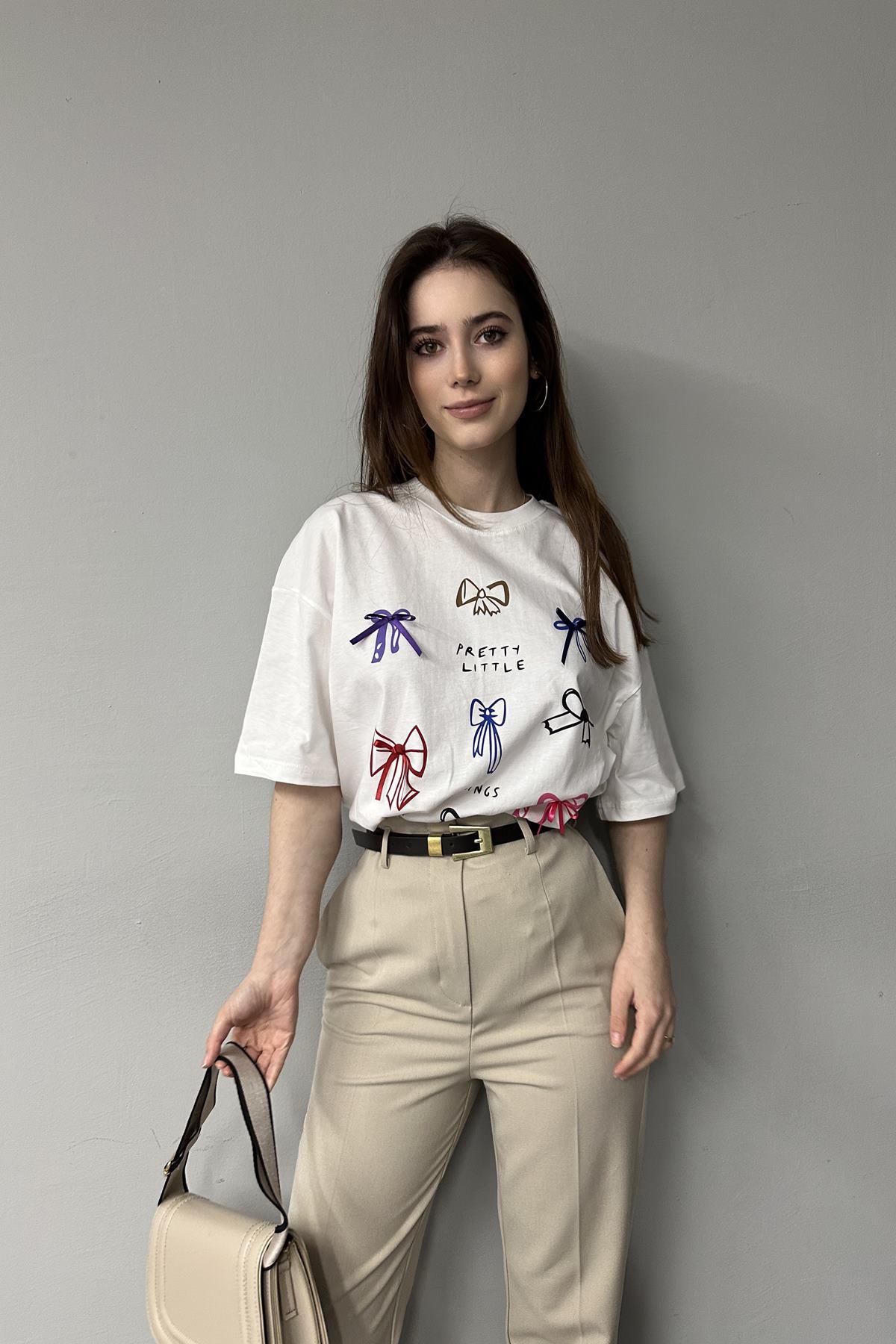 FİYONK VE BASKI DETAYLI TSHIRT