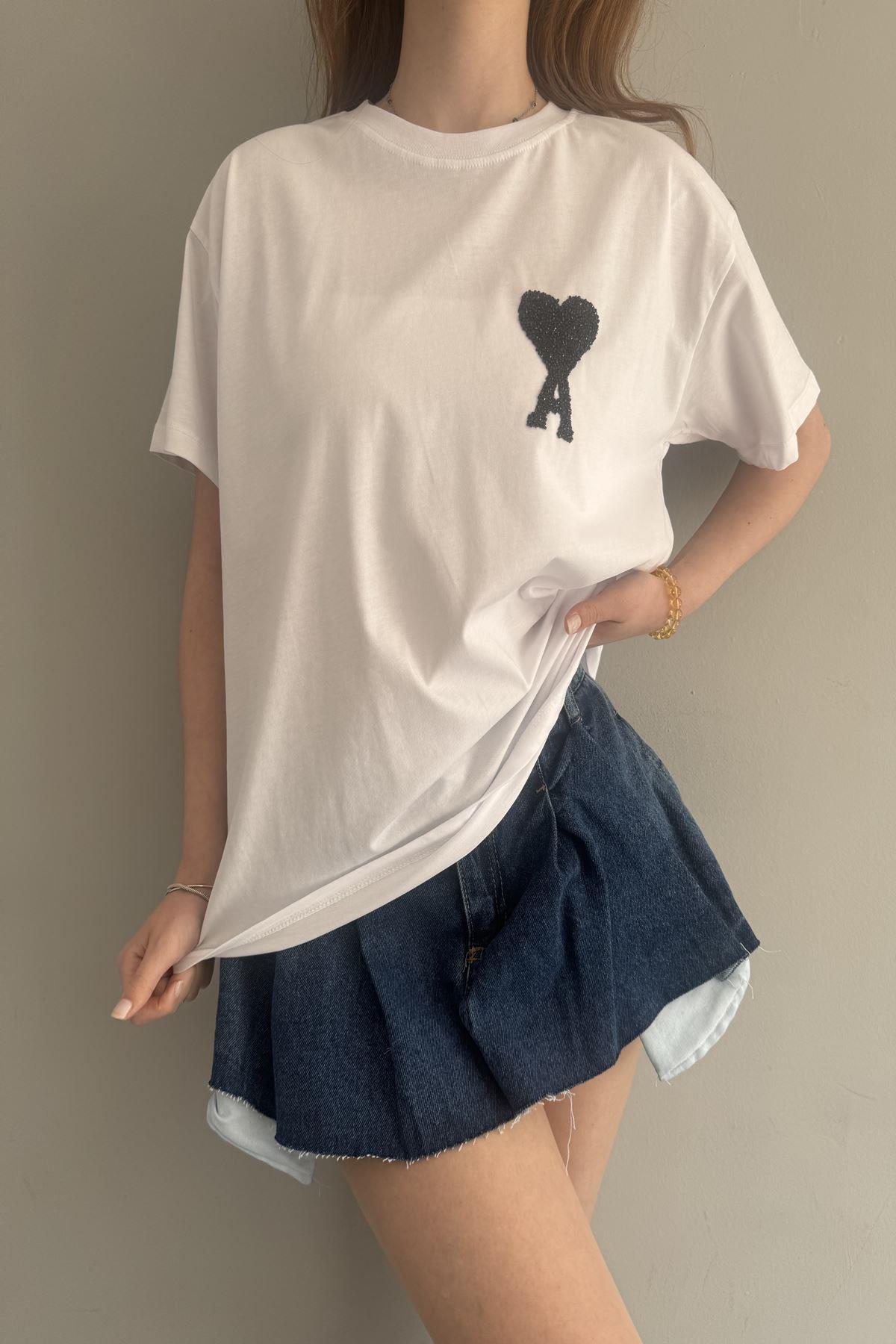 KALP BASKI DETAY TSHIRT