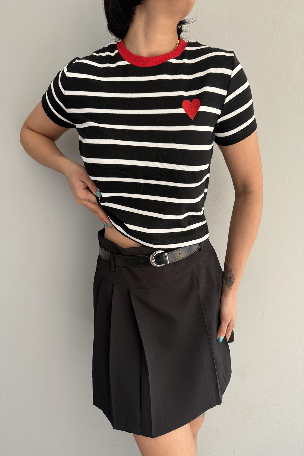 KALP NAKIŞLI ÇİZGİLİ CROP TSHIRT