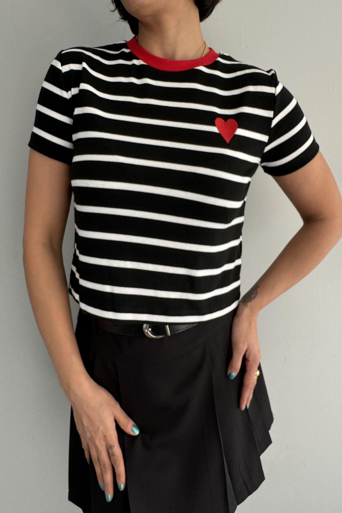 KALP NAKIŞLI ÇİZGİLİ CROP TSHIRT