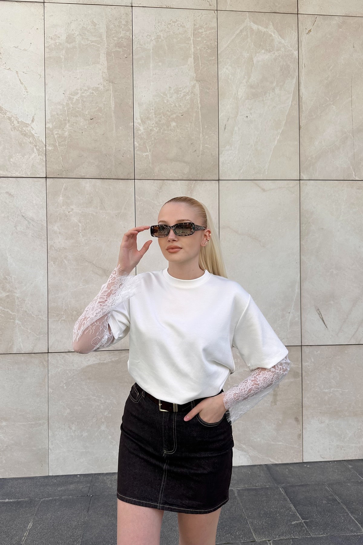 KOLLARI DANTEL DETAY MODAL TSHIRT