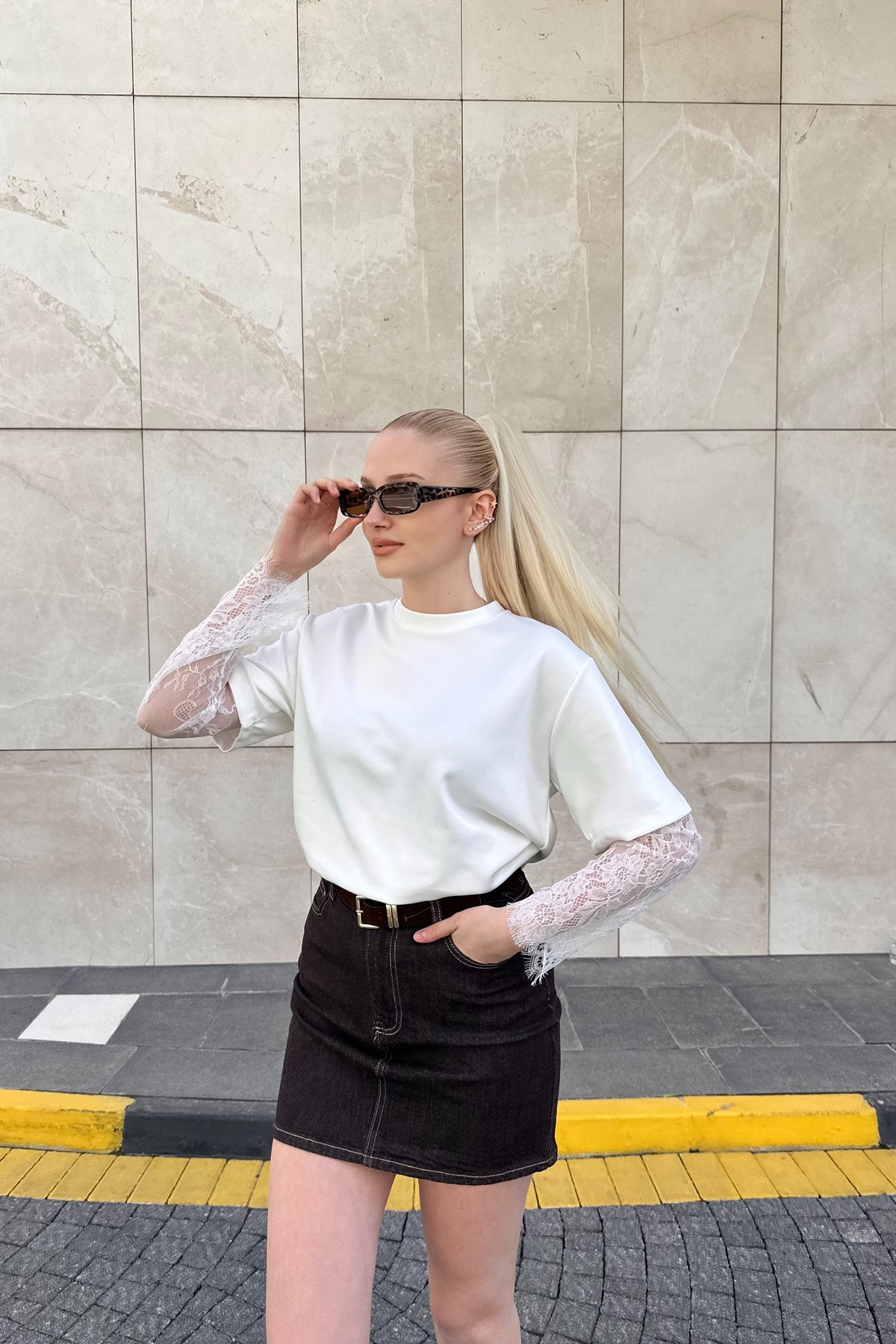 KOLLARI DANTEL DETAY MODAL TSHIRT