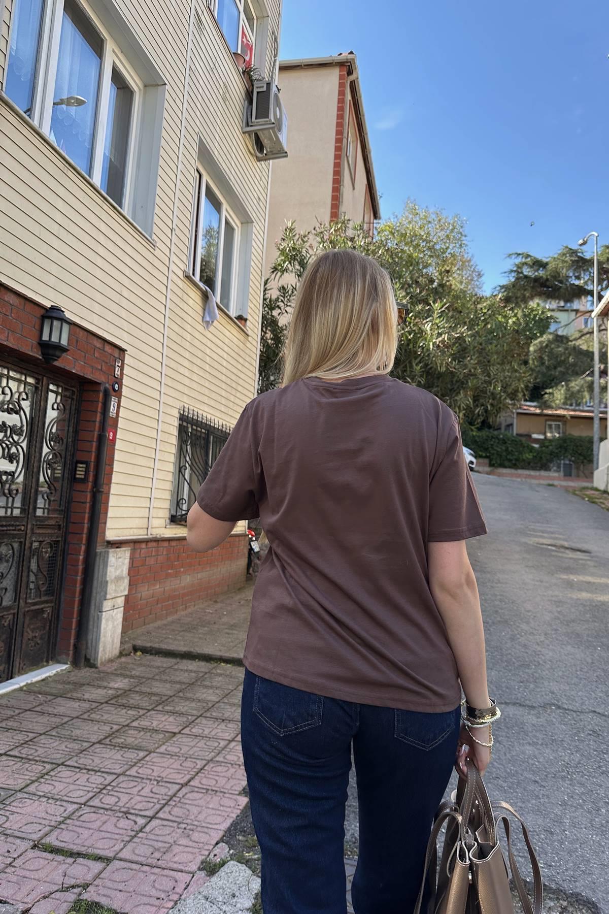 NAKIŞ DETAYLI TSHIRT