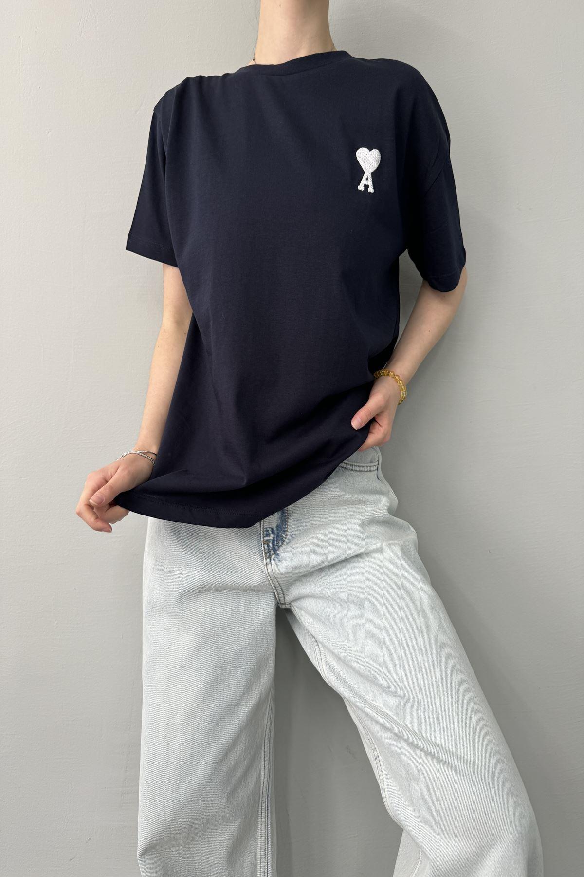 NAKIŞ DETAYLI TSHIRT