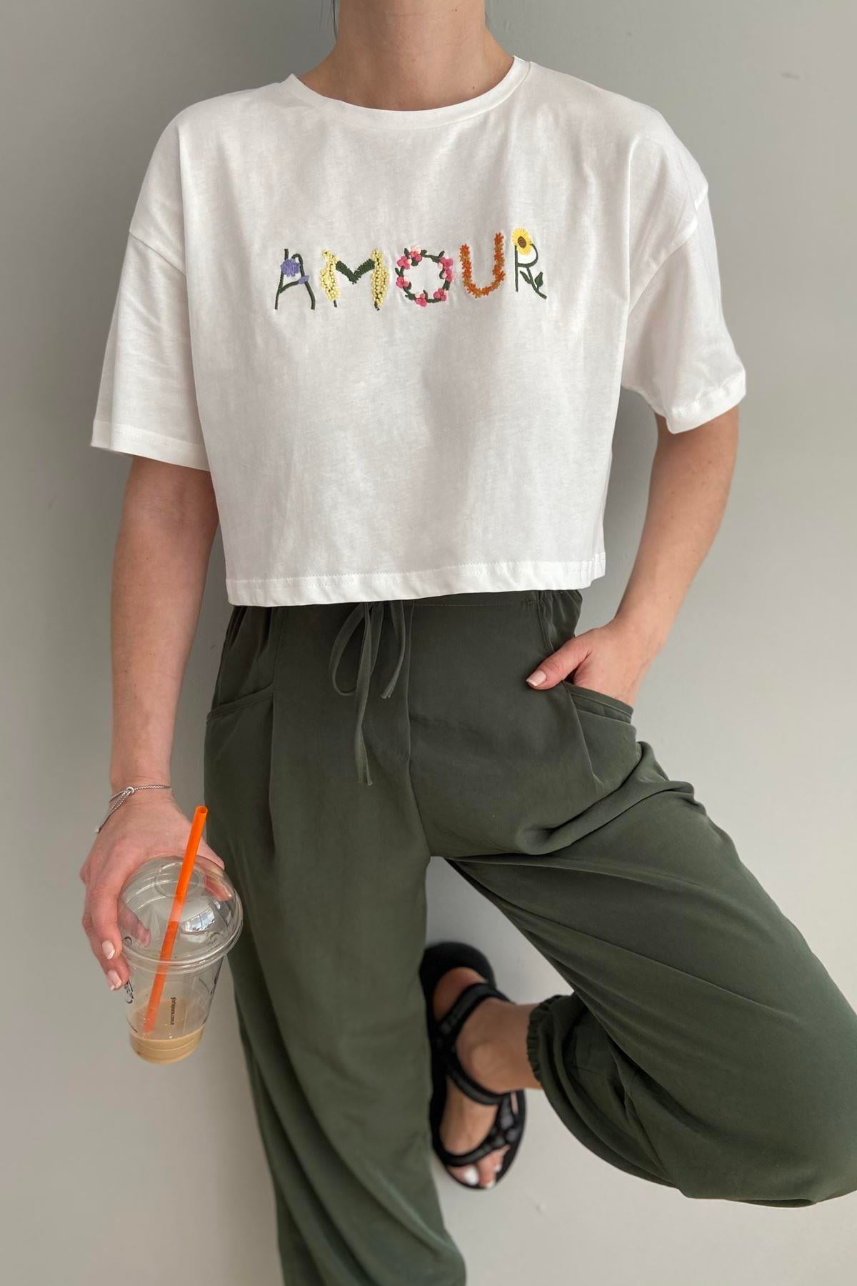 NAKIŞ DETAYLI TSHIRT
