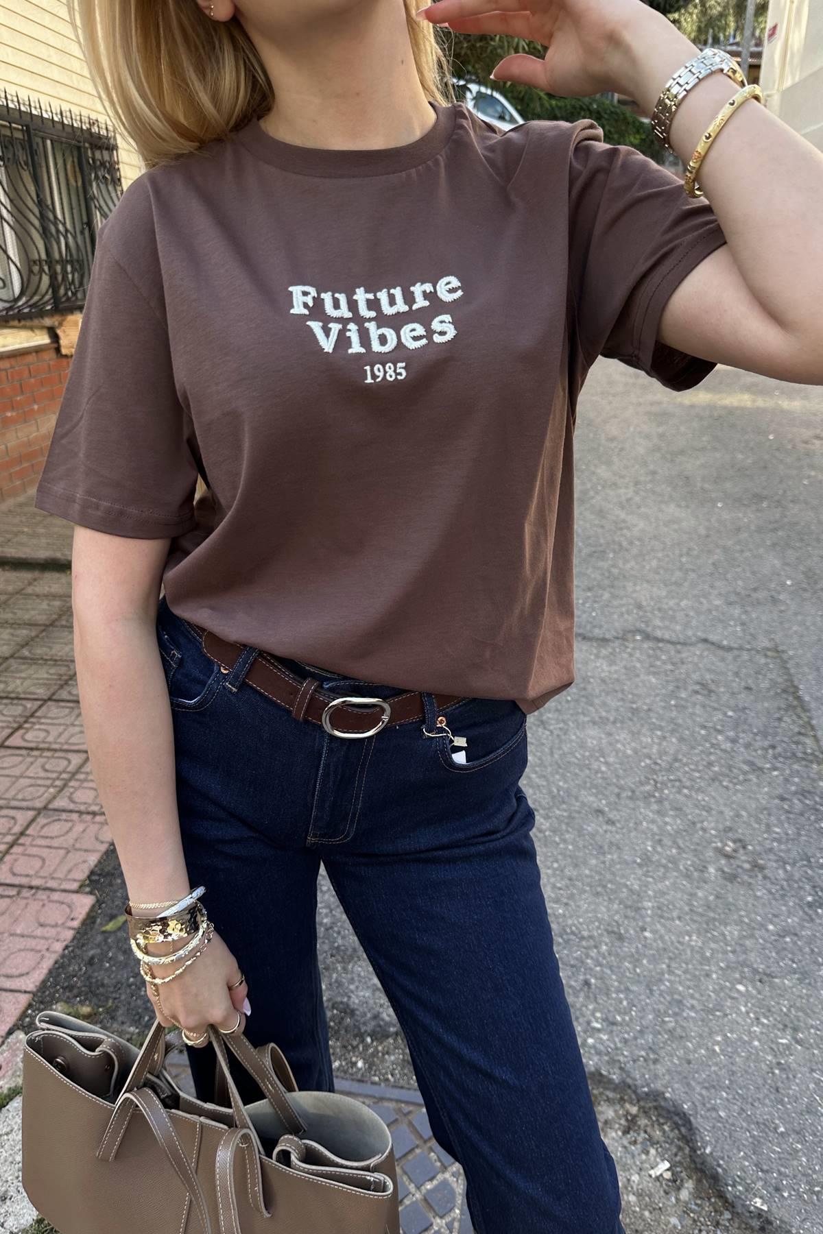NAKIŞ DETAYLI TSHIRT