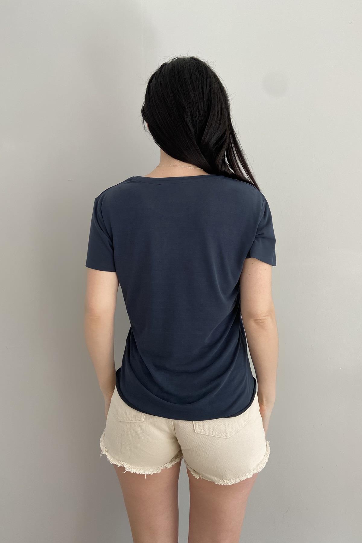 OYSHO MODEL TSHIRT