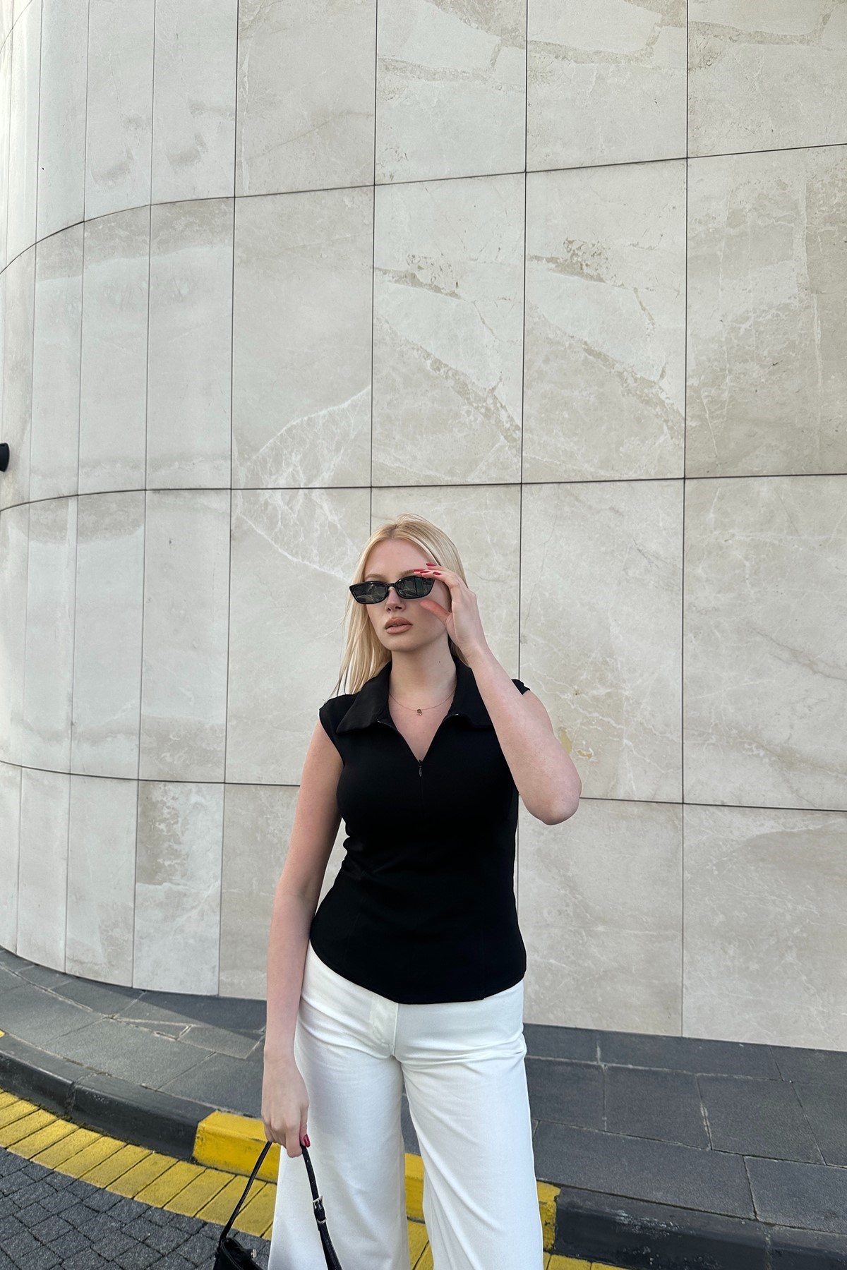 POLO YAKA GİZLİFERMUARLI T-SHIRT