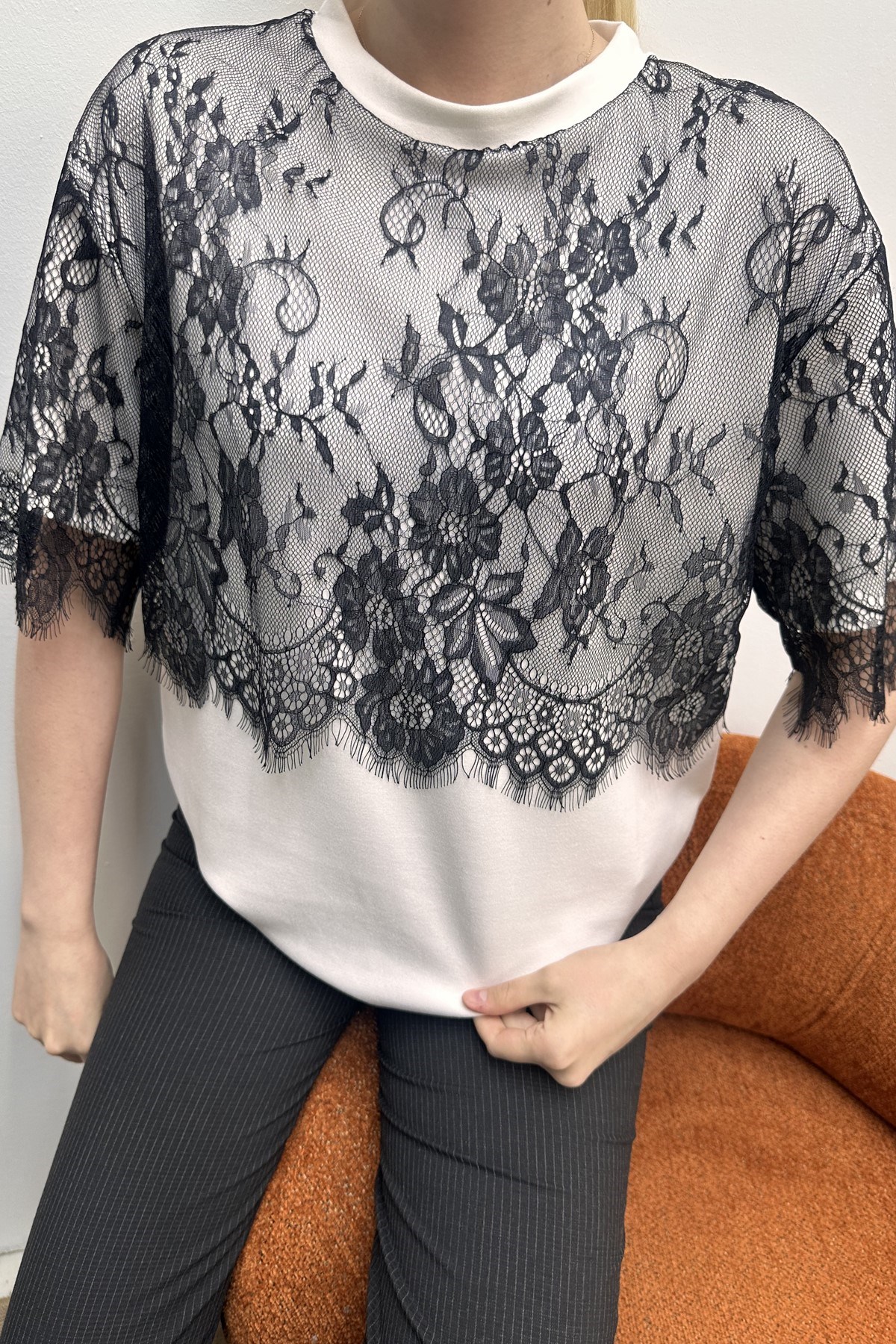 ÜSTÜ DANTEL DETAYLI TSHIRT