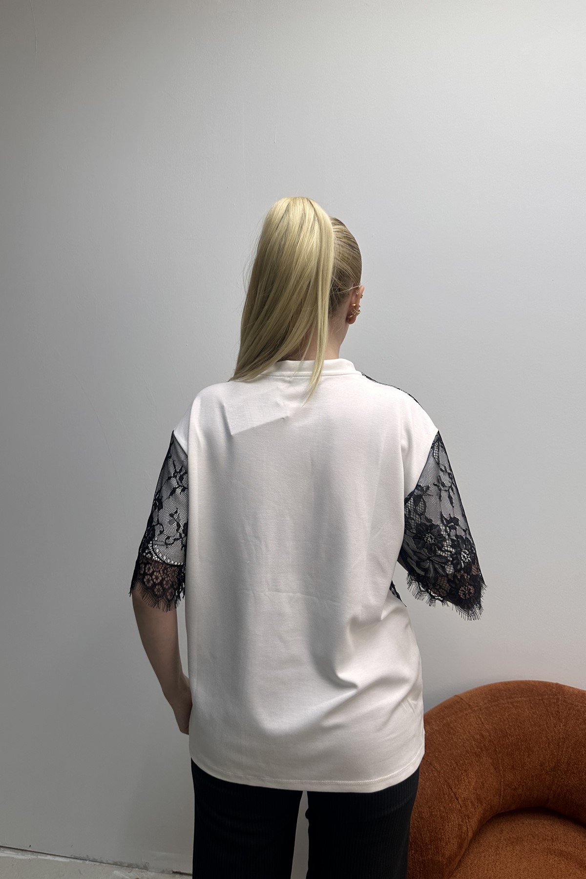 ÜSTÜ DANTEL DETAYLI TSHIRT