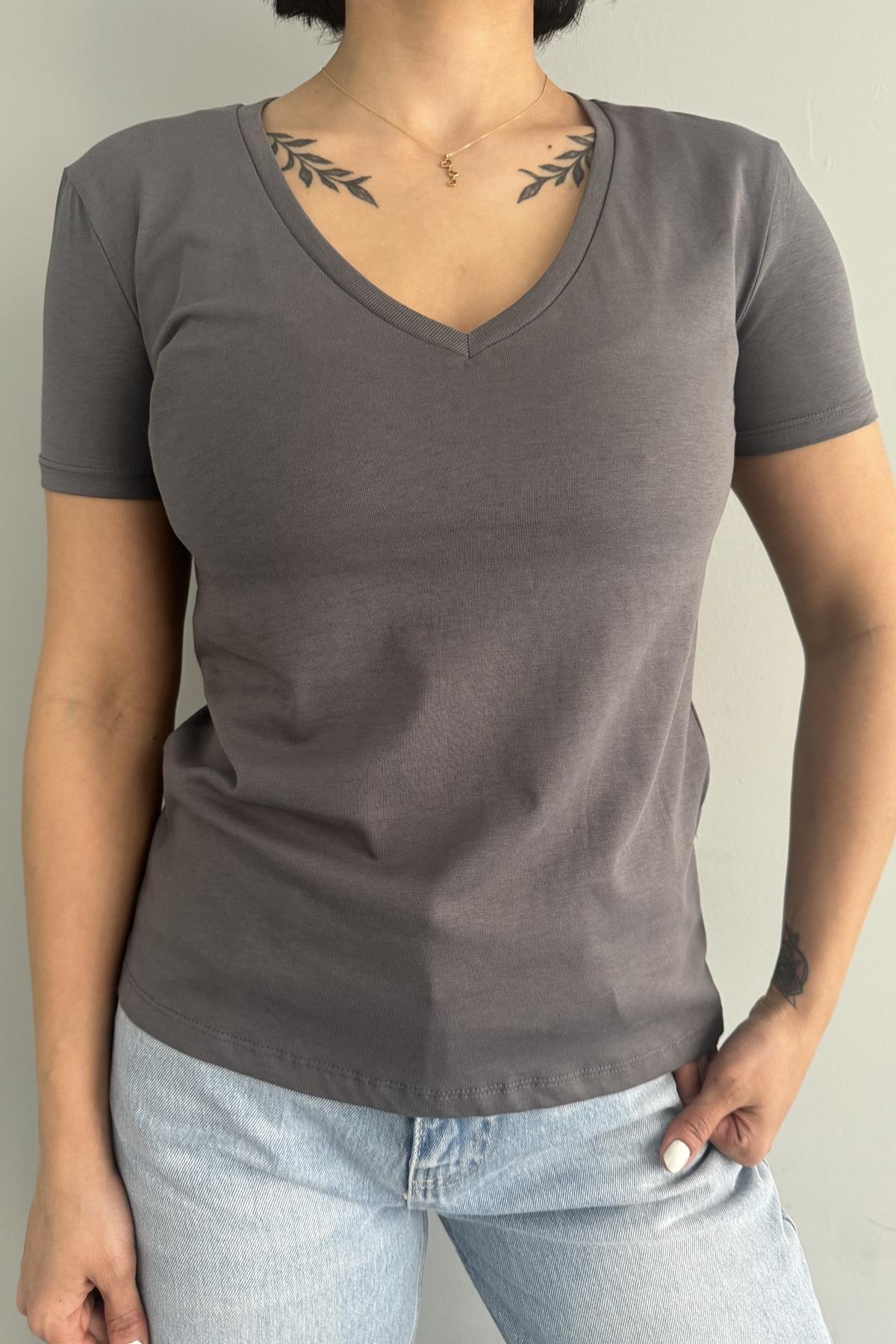 V YAKA BASIC TSHIRT