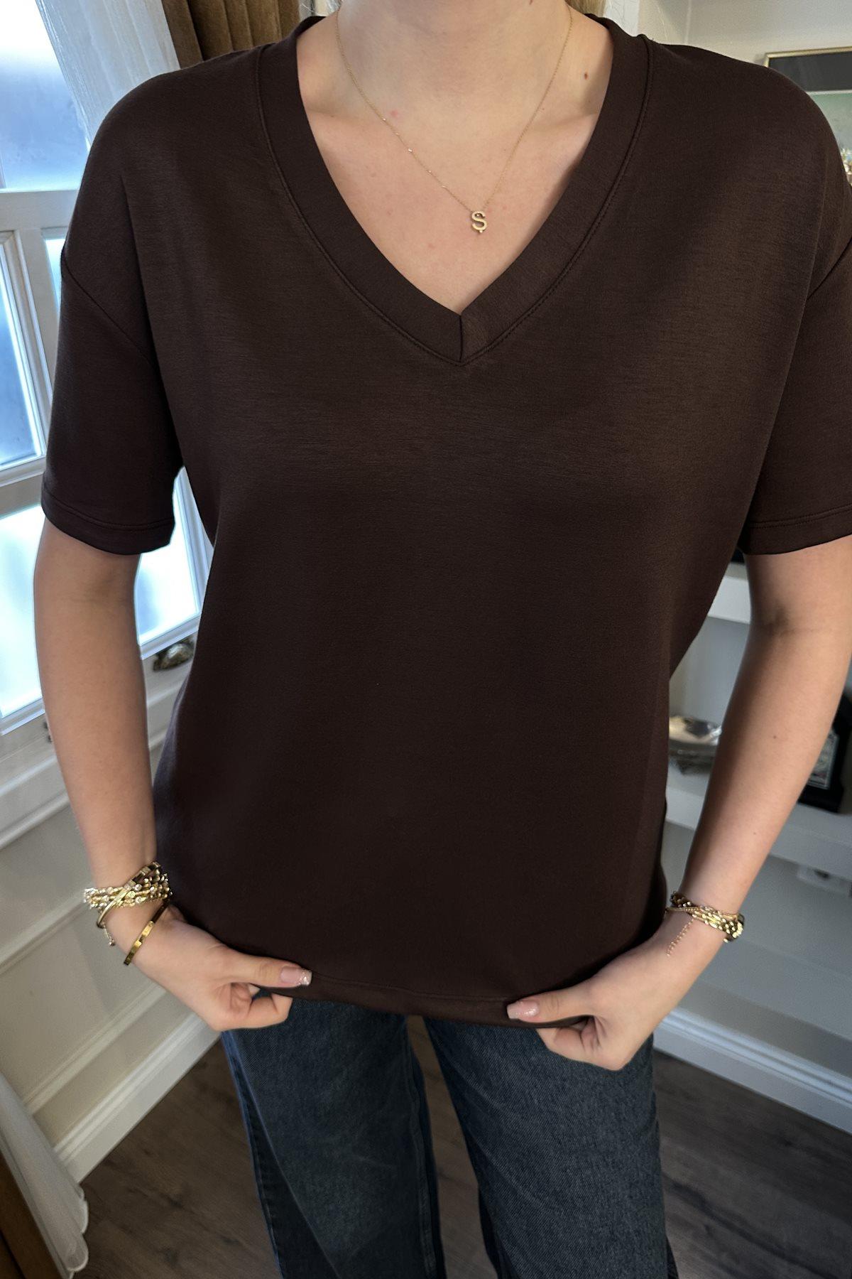 V YAKA MODAL TSHIRT