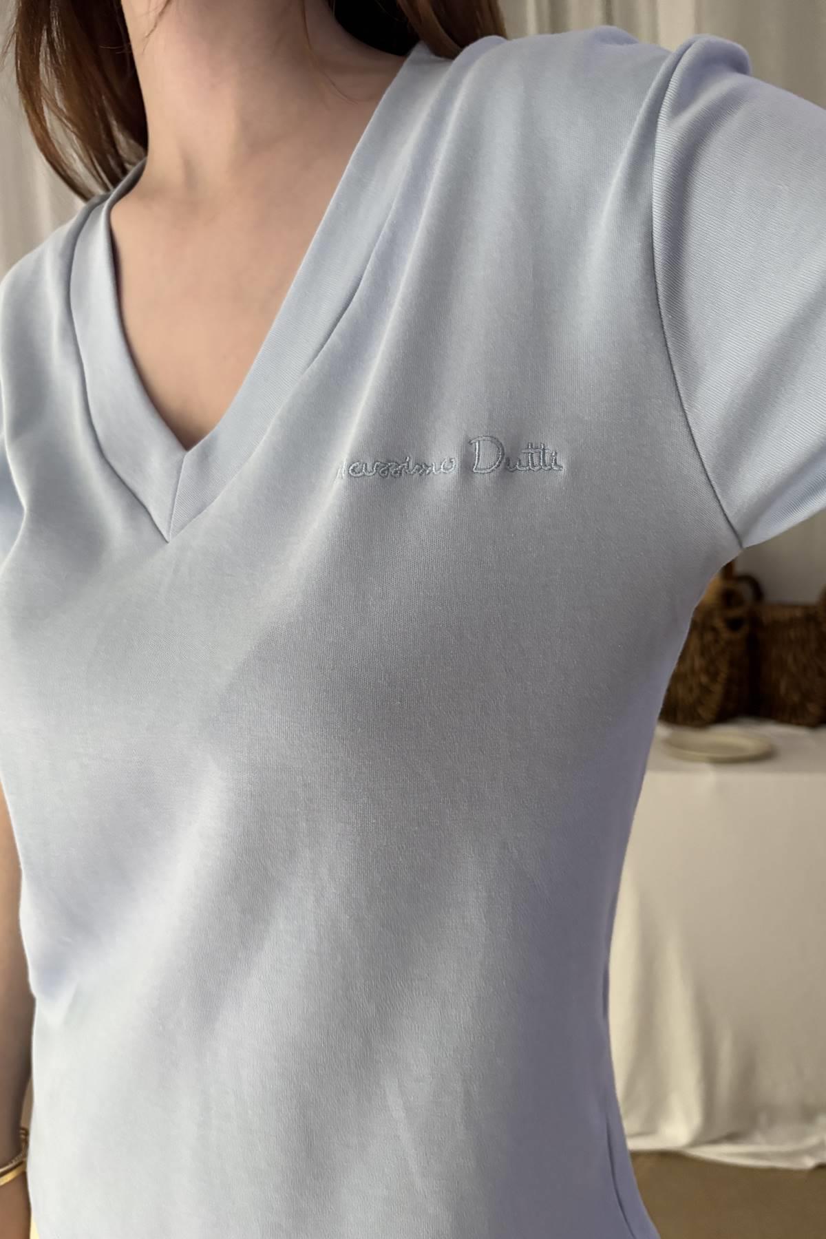 V YAKA TSHIRT