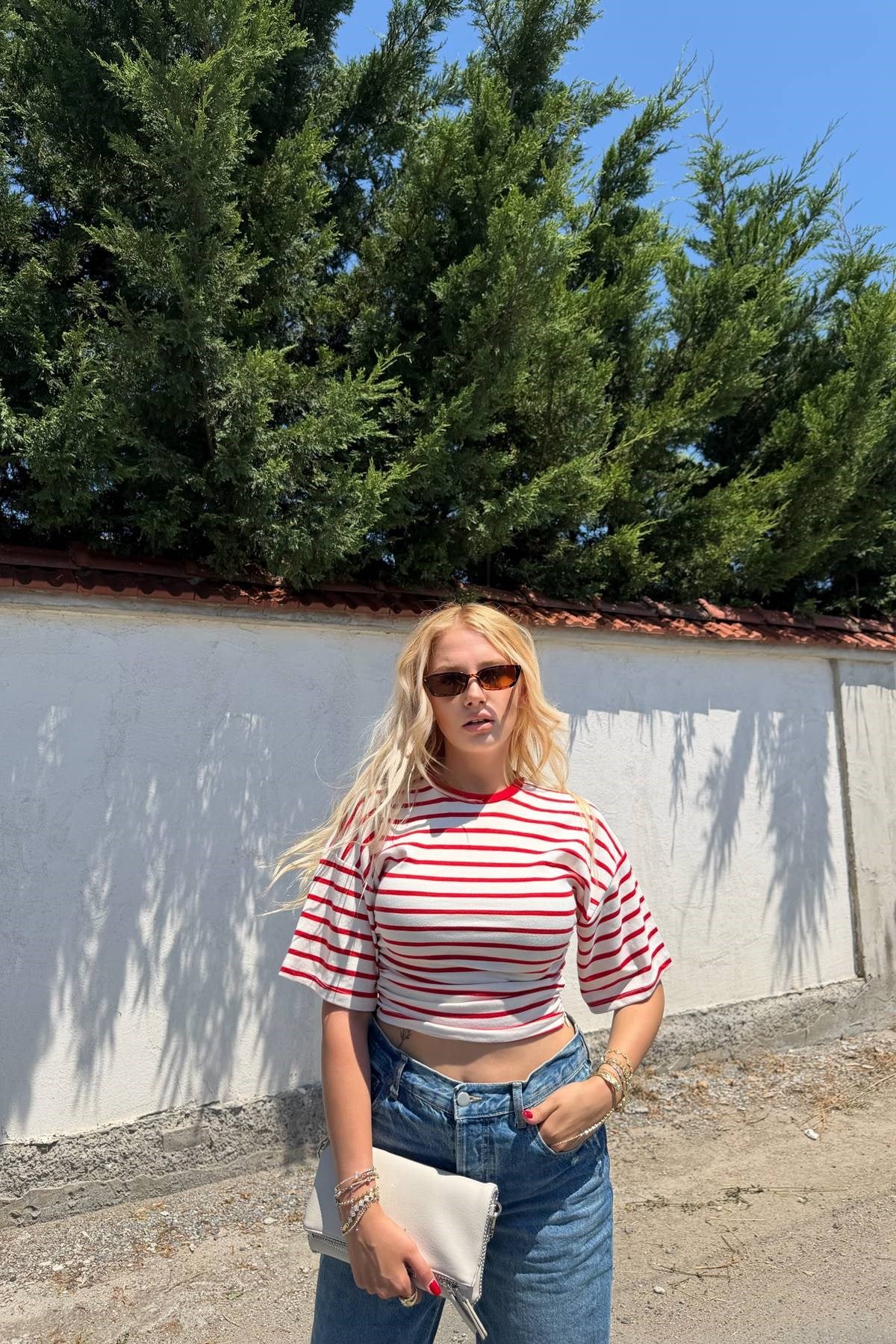 YAN BÜZGÜ DETAY ÇİZGİLİ TSHIRT