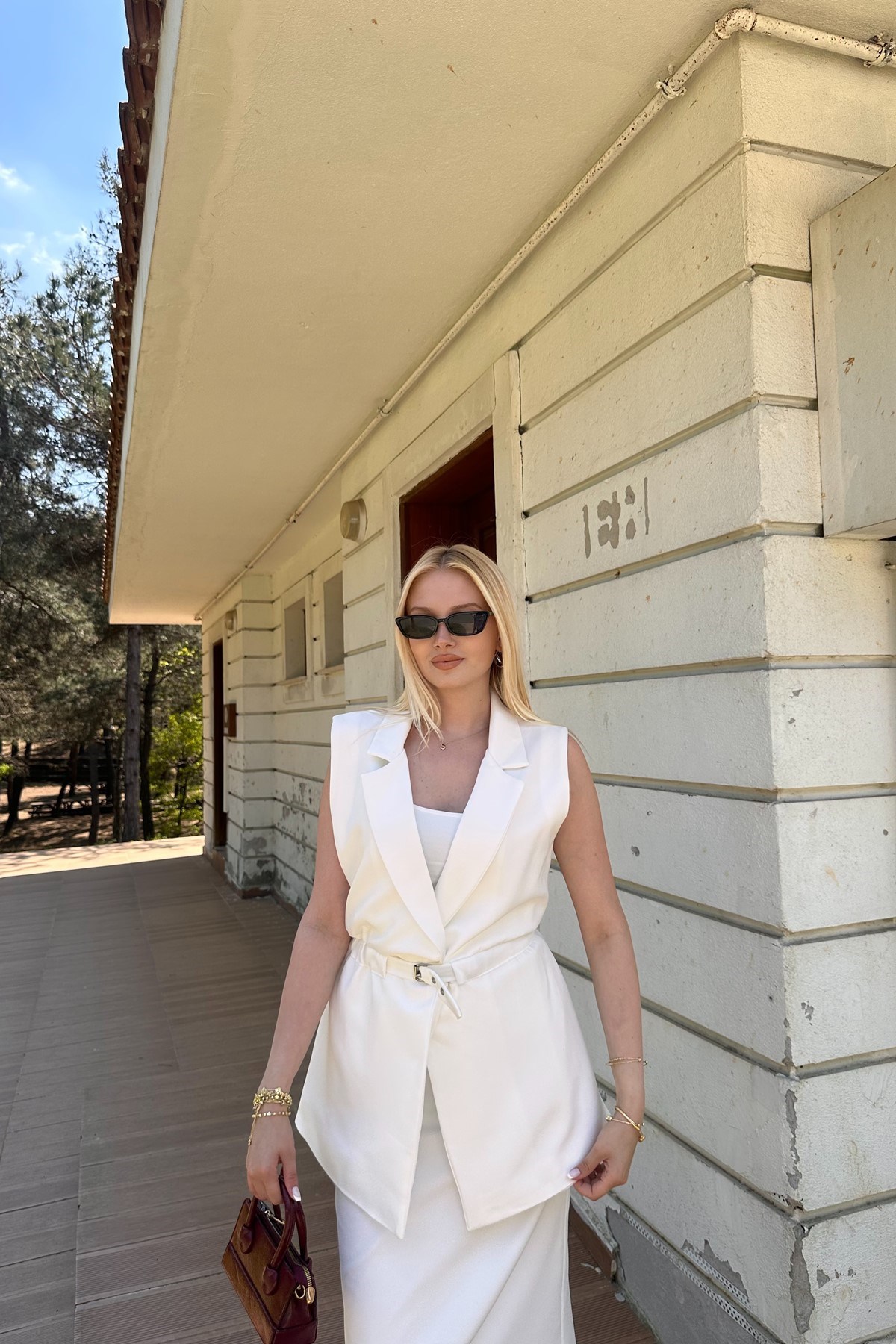 MONO YAKA KEMER DETAYLI YELEK