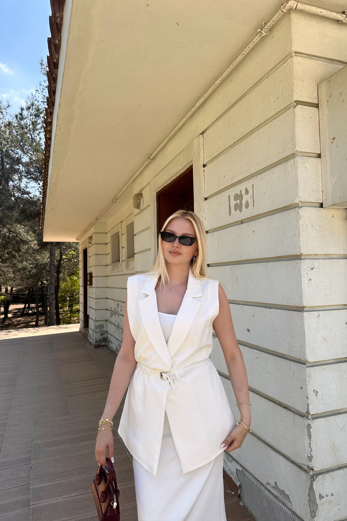 MONO YAKA KEMER DETAYLI YELEK