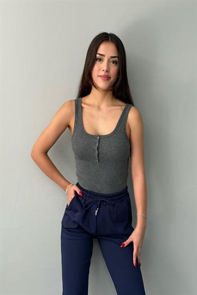 DÜĞME DETAY U YAKA ATLET