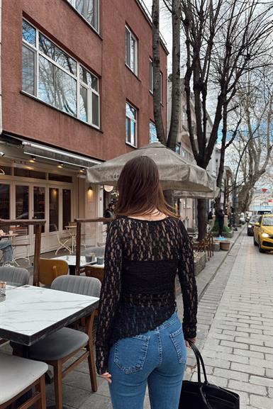 ASİMETRİK DANTEL BLUZ