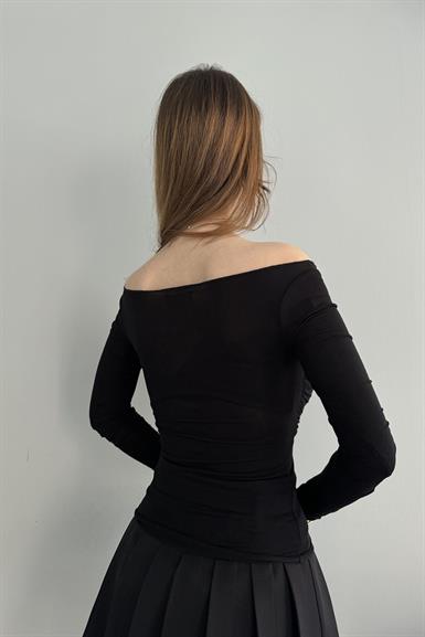 BÜZGÜ DETAYLI BLUZ