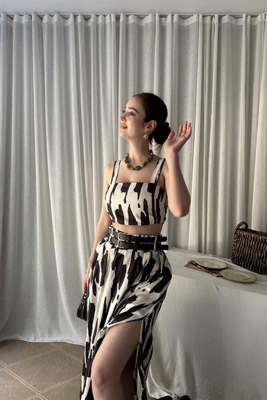 DESENLİ ASKILI CROP BLUZ