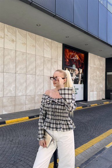 DÜŞÜK OMUZ BEL GİPE DETAY EKOSE BLUZ