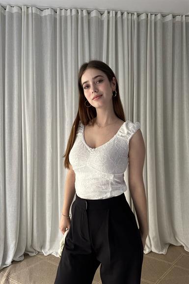 FİYONK DETAYLI DANTEL TOP