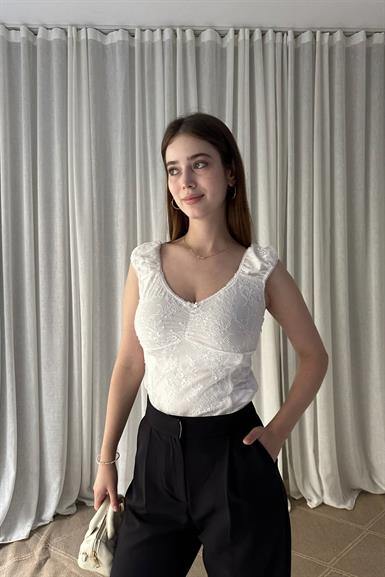 FİYONK DETAYLI DANTEL TOP