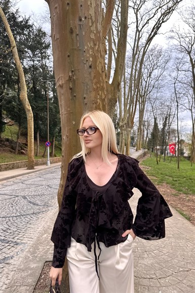 FLOK BASKILI İÇİ ATLETLİ BLUZ