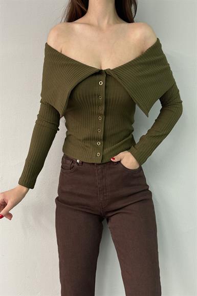 OMUZLARI AÇIK DÜĞMELİ TOP