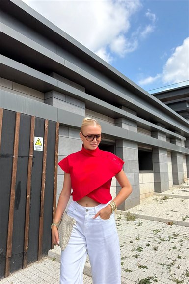 POPLİN CROP OMUZ DÜĞME DETAY BLUZ