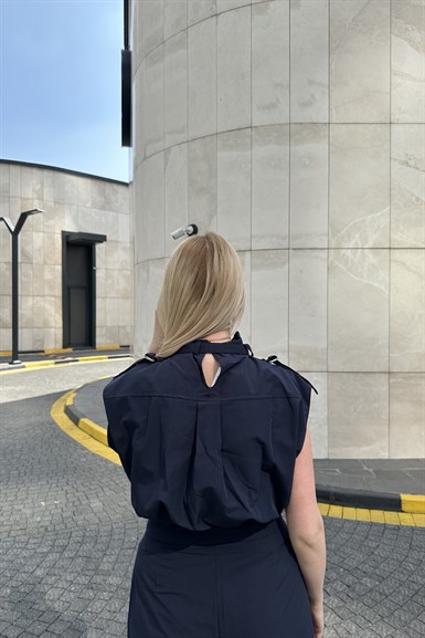 TOKA DETAYLI CROP BLUZ