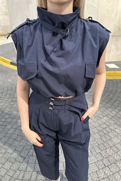 TOKA DETAYLI CROP BLUZ