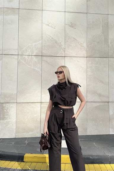 TOKA DETAYLI CROP BLUZ