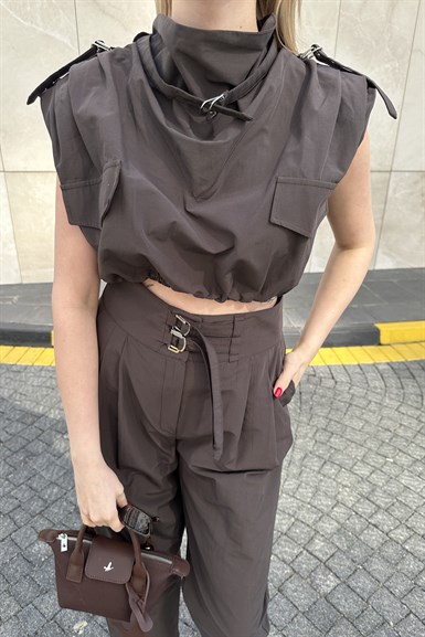 TOKA DETAYLI CROP BLUZ