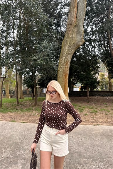 TRANSPARAN PUANTİYELİ KAYIK YAKA BLUZ