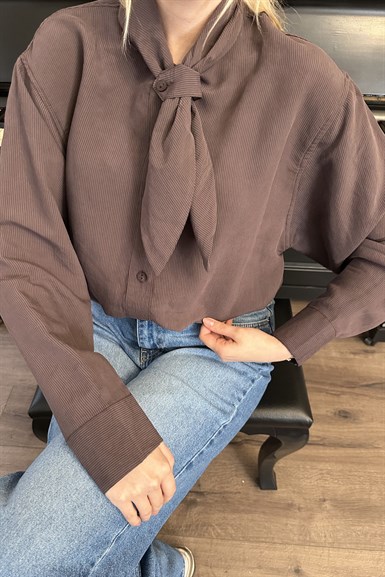 YAKA BAĞLAMA DETAYLI BLUZ