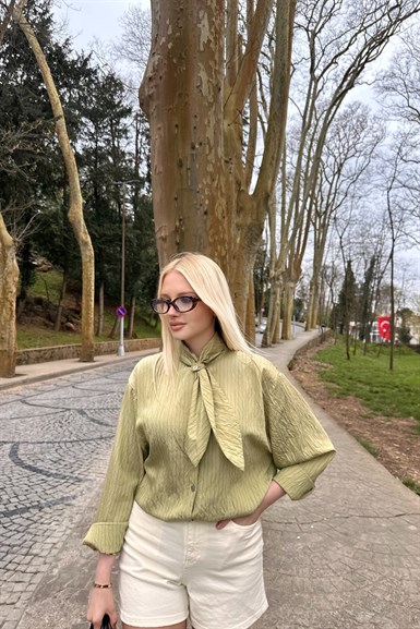 YAKA BAĞLAMA DETAYLI BLUZ