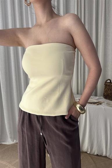 STRAPLEZ PEPLUM TOP