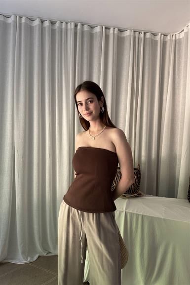 STRAPLEZ PEPLUM TOP