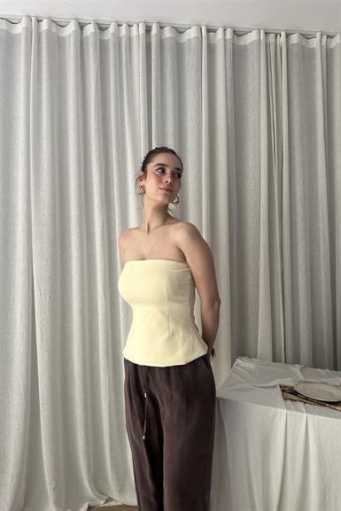 STRAPLEZ PEPLUM TOP