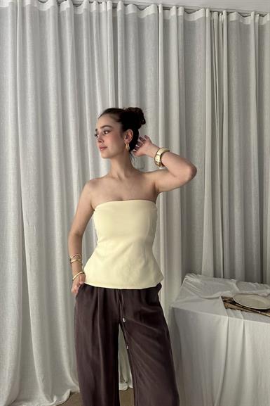 STRAPLEZ PEPLUM TOP